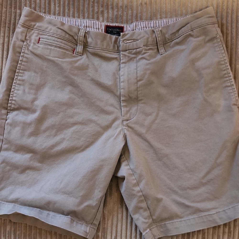 Untuckit Mens Grey Flat Front Shorts for Casual Wear